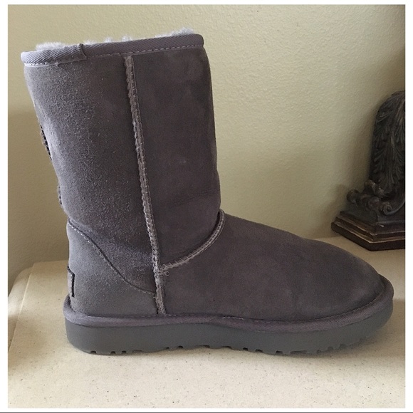 UGG SHORT CLASSIC II BOOTS - Picture 2 of 11